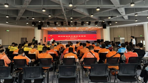 掌上乾坤 郑州：为外卖骑手定制交通安全培训